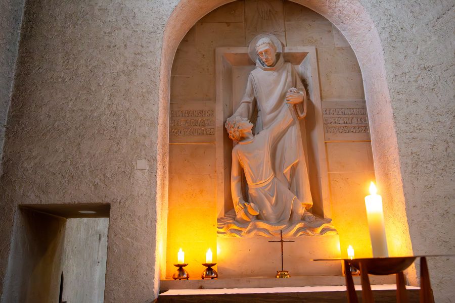 Seitenaltar in Abteikirche mit Maurus und Placidus